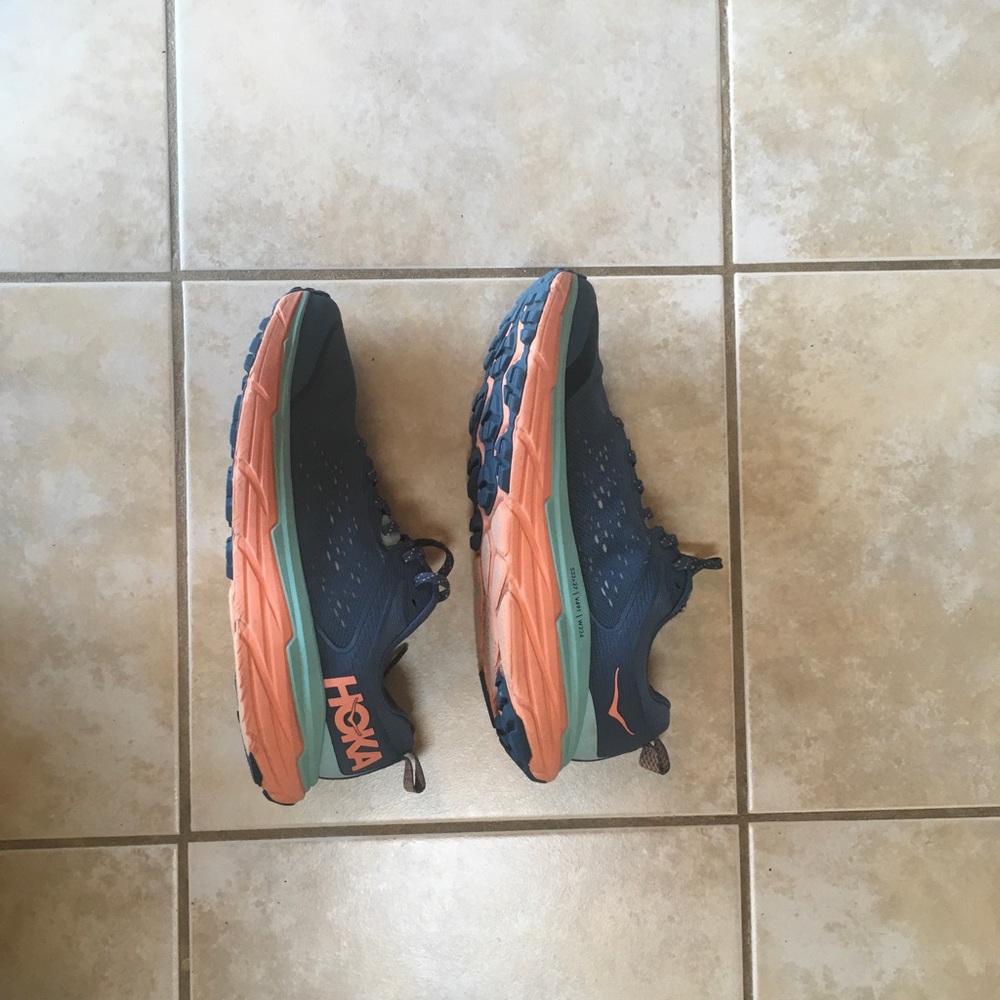 Hokas